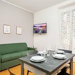 Yellove Apartment